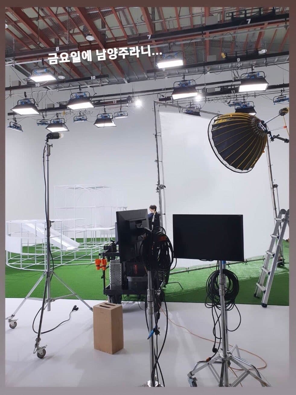 Fotografía del supuesto set y estructura colapsada donde se grabó el comercial