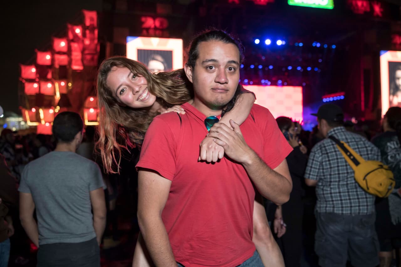 Rocío y Eduardo: "es mucha nostalgia, como desde siempre mis papás lo escuchaban y luego nosotros los escuchábamos más de niño, entonces ahorita es mucha la nostalgia; uno de los primeros discos que tuve fue de el 'Veneno Vil' porque me la cantaban en la prepa (ella); 'Microbito' fue la primera que escuché de ellos (él)".