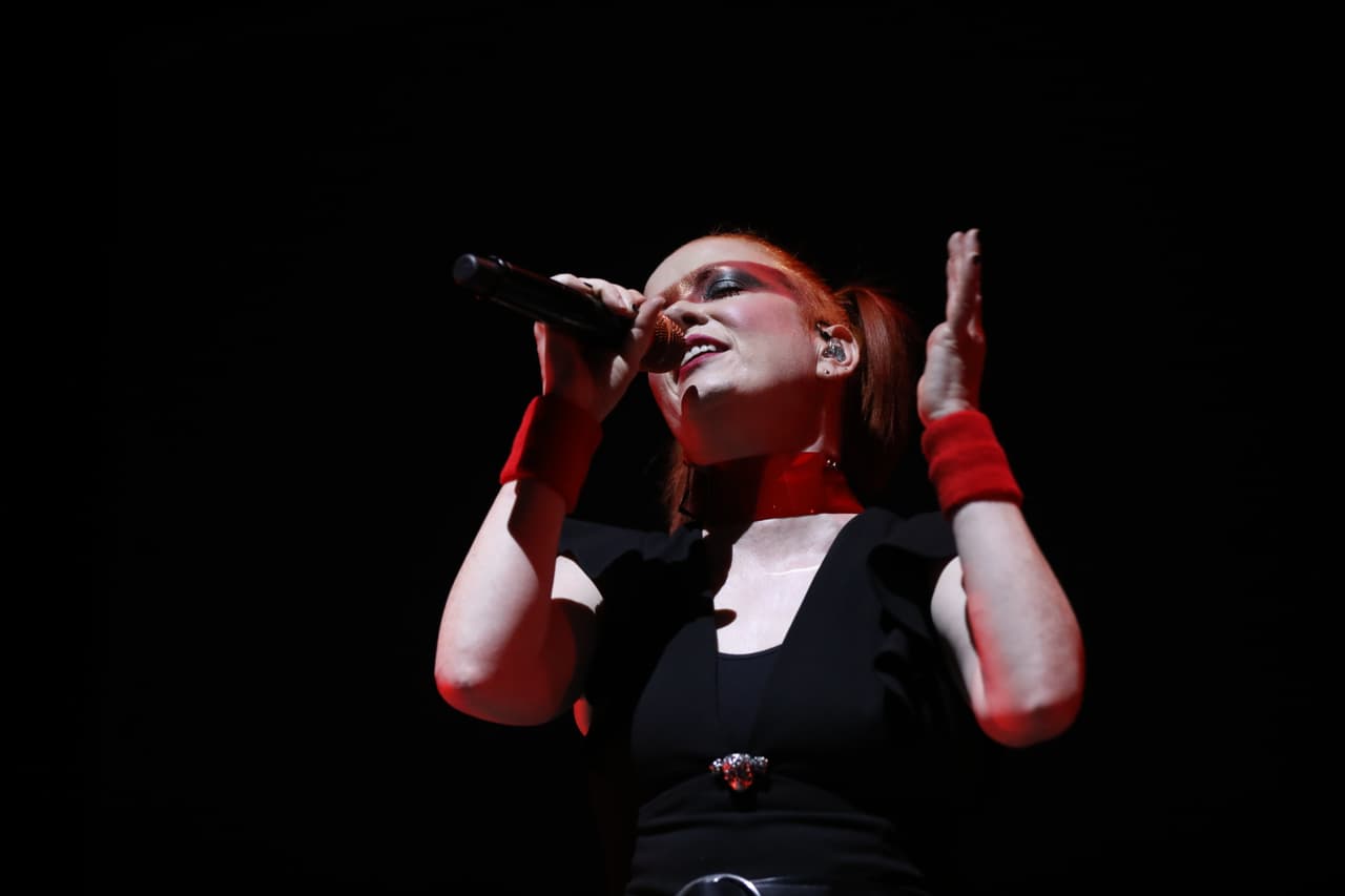 Garbage celebra El Día de Muertos con nostálgico concierto en México