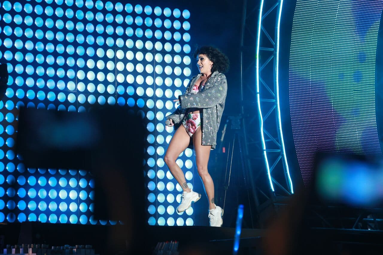 Inna, uno de los rostros icónicos de la música electrónica, se sumó a los 25 años de Telehit.