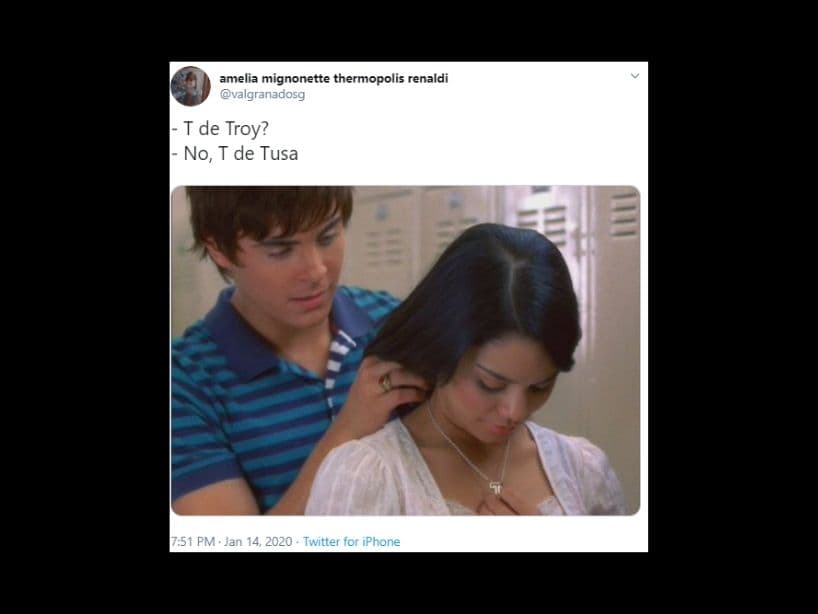 Vaya, ni siquiera High School Musical se ha salvado de esto, el emblemático collar que Gabriela recibe, no era por Troy.