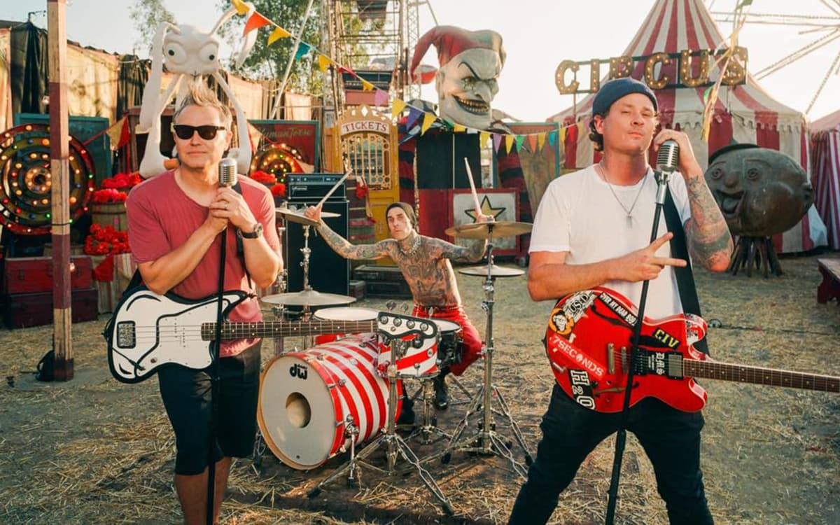 Blink-182 podría cancelar conciertos por lesión de Travis Barker