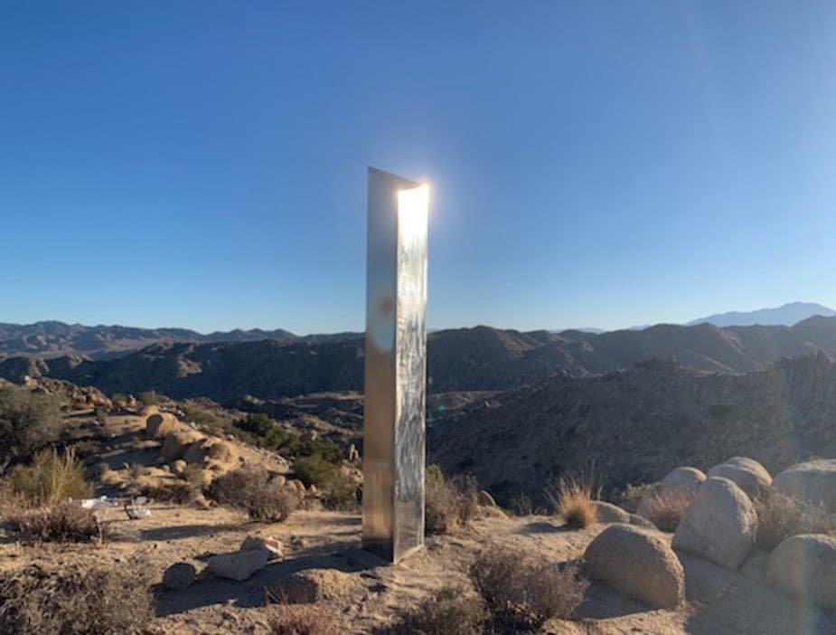 Ellos serían los responsables de los misteriosos monolitos