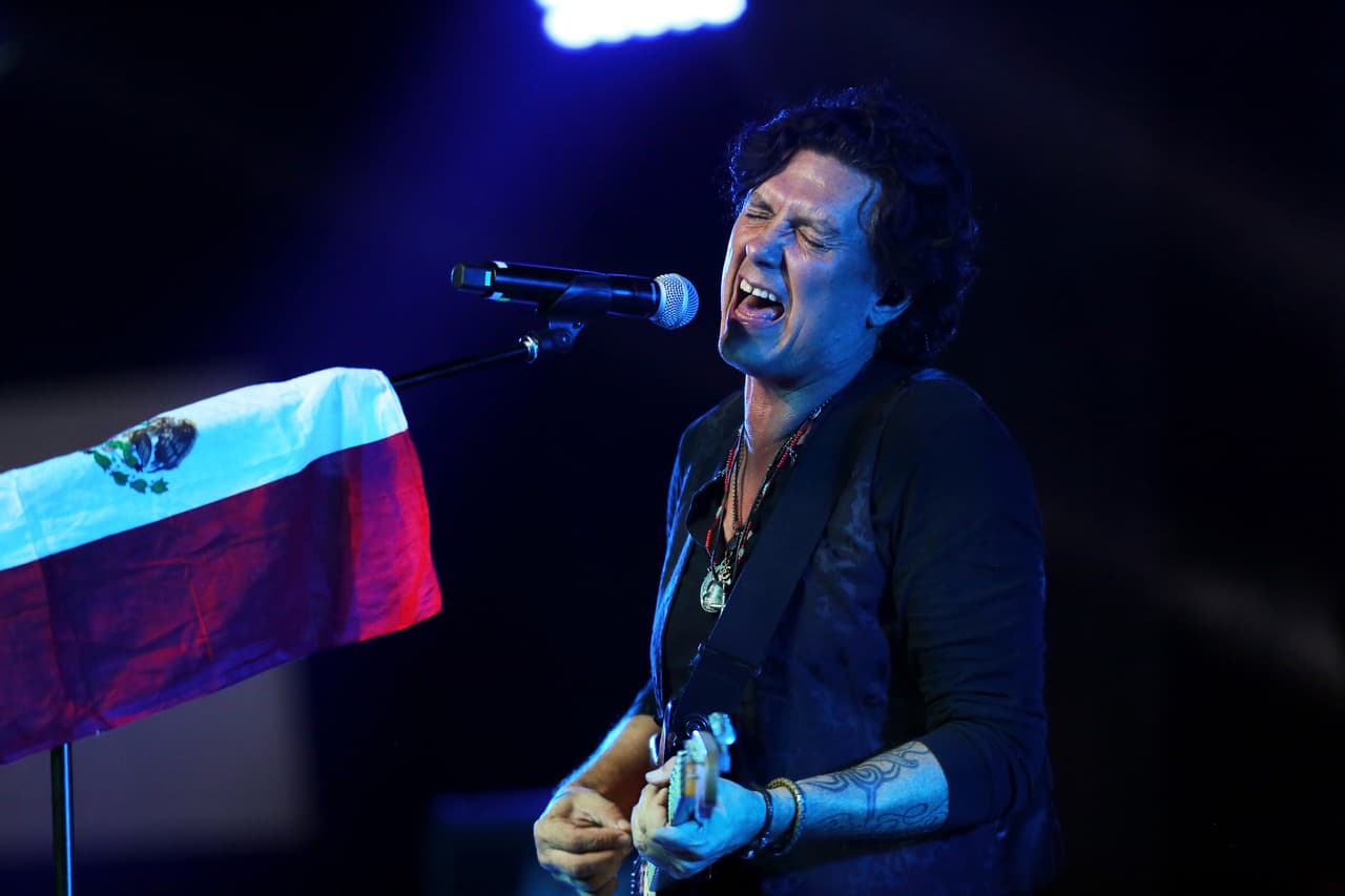 A pesar de su éxito y la gran influencia que han tenido en el rock en español, las diferencias creativas entre Saúl Hernández y Alejandro Marcovich en Caifanes llevaron a que Saúl buscara un escape en un proyecto como solista, el cual al final terminó siendo una banda llamada Jaguares con algunos integrantes de Caifanes, pero lejos de Marcovich. Esto generó una división de opiniones entre qué agrupación era mejor y a la fecha, aun se discute.