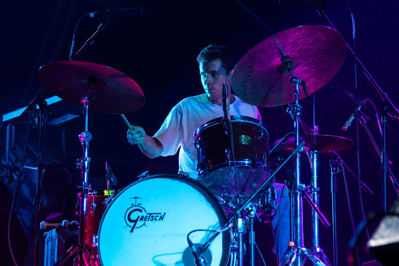 Alexander Sowinski, baterista de BadBadNotGood, captó la atención con su manera de tocar la batería, el músico improvisó un solo que dejó al público con la boca abierta.