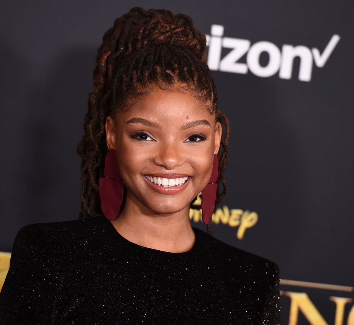 Halle Bailey, quien será la próxima sirenita en el live-action de Disney, fue una de las invitadas especiales de la premiere.