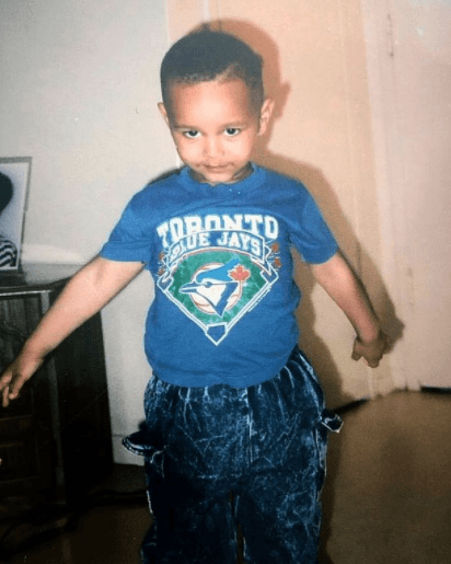 Abel es hijo único. Fue criado por su abuela materna, debido a que su padre abandonó a la familia y su mamá tenía varios trabajos para mantenerlo; con el tiempo, el estilo de vida de la ciudad lo llevó a una fuerte adicción a las drogas, abandonó la escuela a los 17 años con su mejor amigo y se dedicó a pasar los fines de semana vagando o de fiesta. De ahí es de donde viene su nombre artístico.