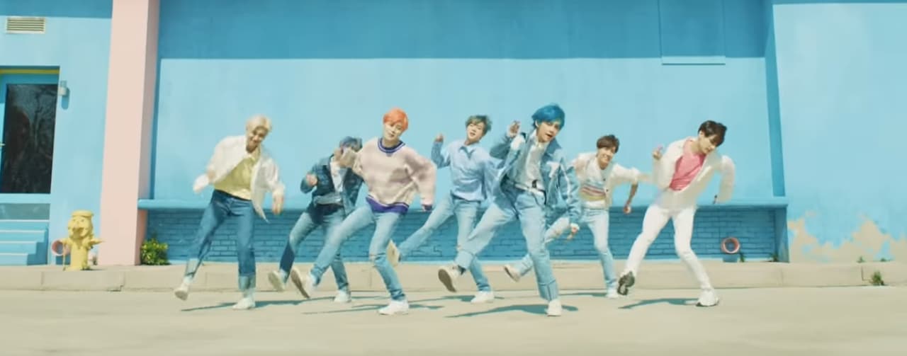 'Map of the Soul: Persona' es el cuarto disco de estudio de BTS, álbum que, además de "Boy With Luv", incluye temas como Intro: Persona”, “Mikrokosmos”, “HOME”, “Jamais Vu” y “Dionysus".