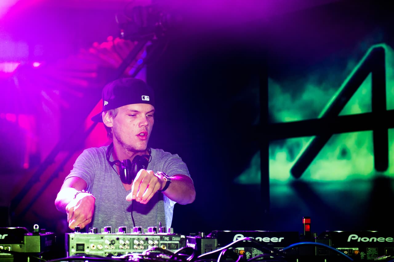 NEW YORK, NY - OCTOBER 01: Avicii performs at the MLB Fan Cave on October 1, 2013 in New York City. (Photo by Mike Pont/WireImage)