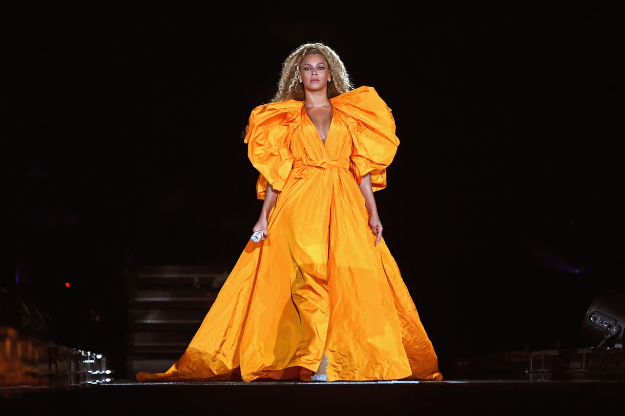 Beyoncé obtuvo postulaciones a canción y grabación del año por “Black Parade”. La intérprete es la que más nominaciones a los Grammy se llevó con nueve menciones en los premios, a pesar de que no lanzó un disco propio como tal, pero sí estrenó una de las mejores obras de toda su carrera: el trabajo que hizo con “Black Is King” como material audiovisual.