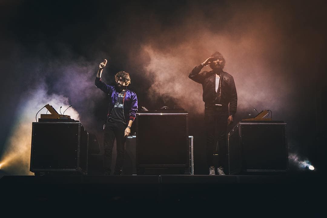 El dueto ganador al Grammy hizo lo suyo con dos tornamesas y se unió a la celebración de un festival que cumple diez años de música.