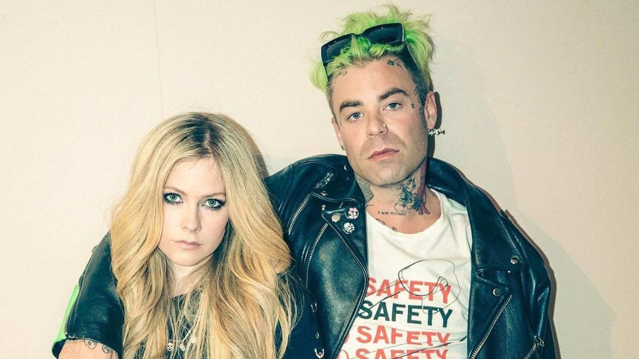 Avril Lavigne luce más acaramelada que nunca en cursi momento junto a su novio