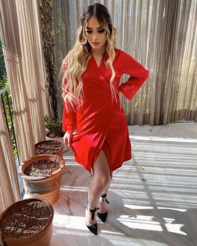 Esto provocó que la influencer y el músico se separaran temporalmente, para dar comienzo a una etapa llena de rumores y especulaciones en torno a su relación. Eventualmente, todo comenzó a repuntar en la vida de Kimberly Loaiza y a pesar de las dificultades, las cosas se solucionaron entre los dos.