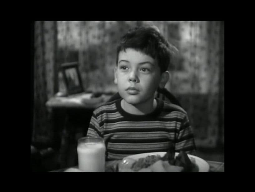 Bobby Driscoll era uno de los "Niños Disney" en los años 40; participó en películas como Canción Del Sur (1946) y La Isla Del Tesoro (1950).Luego de ser arrestado por posesión de Marihuana y fugarse a México, desapareció del mundo del cine; en 1968, a los 31 años, su cuerpo fue encontrado en Nueva York.
