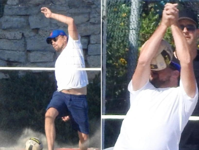 Leonardo DiCaprio fue captado jugando voleibol, pero la pelota lo golpeó en la cara y en redes sociales no pararon de reírse del actor.