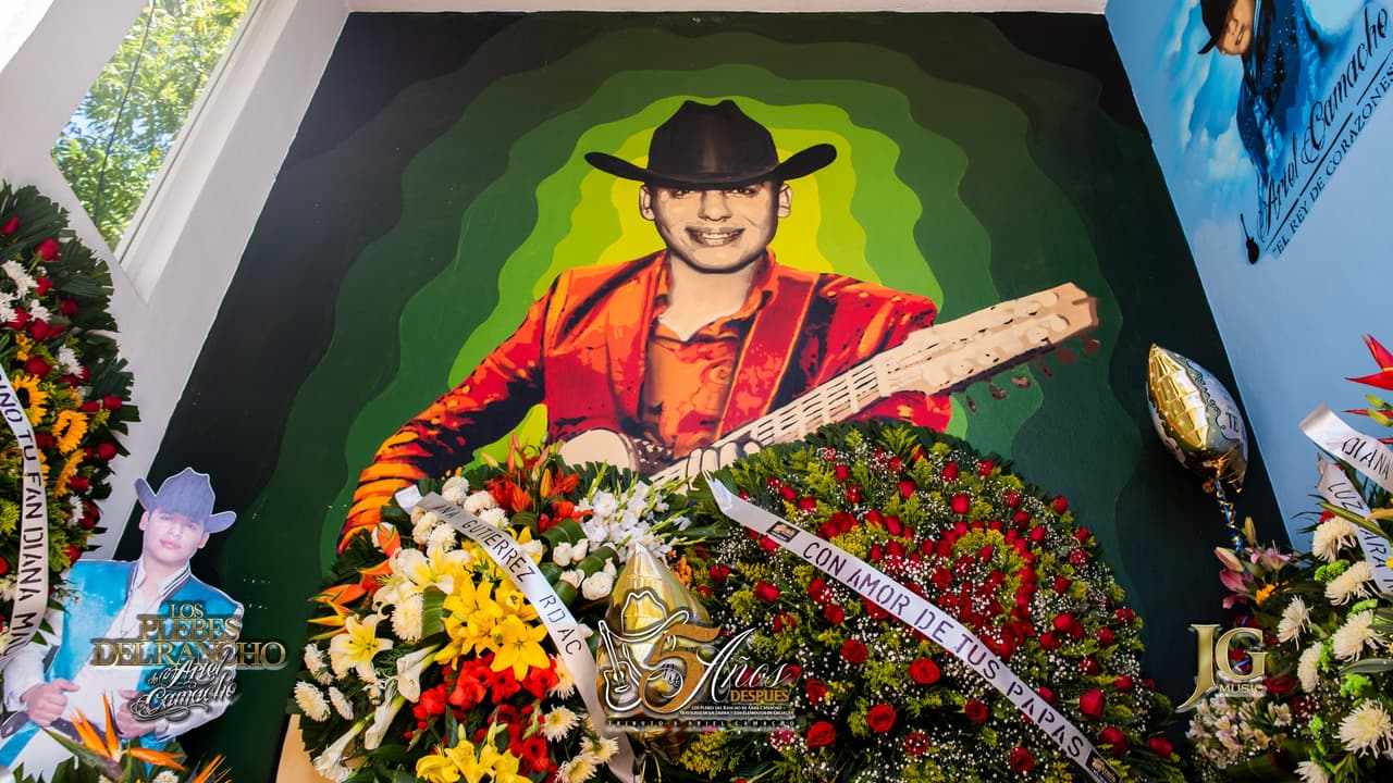 El trío conformado por César Sánchez, Israel Meza y Johnny Cortés unieron sus guitarras y tuba, y dedicaron unas canciones para su exintegrante.