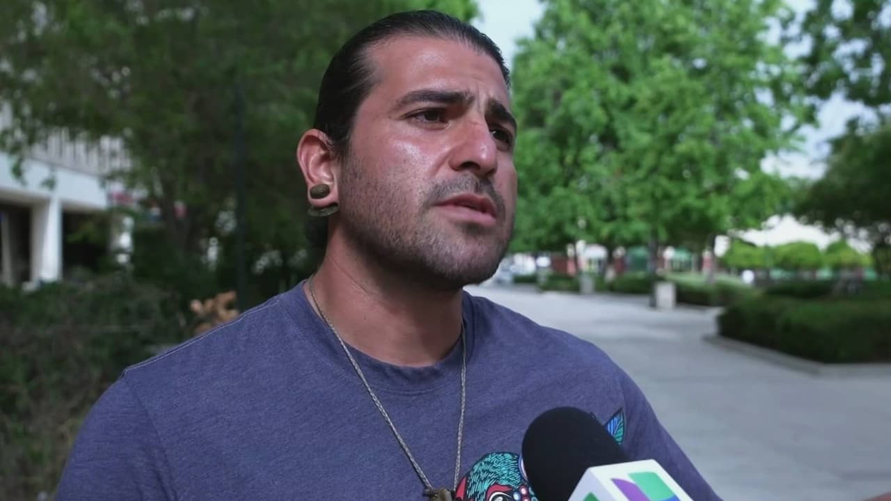 Ciudadano es golpeado y arrestado por agentes federales cuando grababa un operativo migratorio