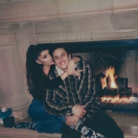 Ariana Grande se casó en secreto con Dalton Gómez