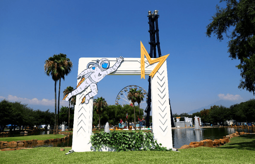 El Parque Fundidora tiene decoraciones muy fotogénicas para los asistentes.