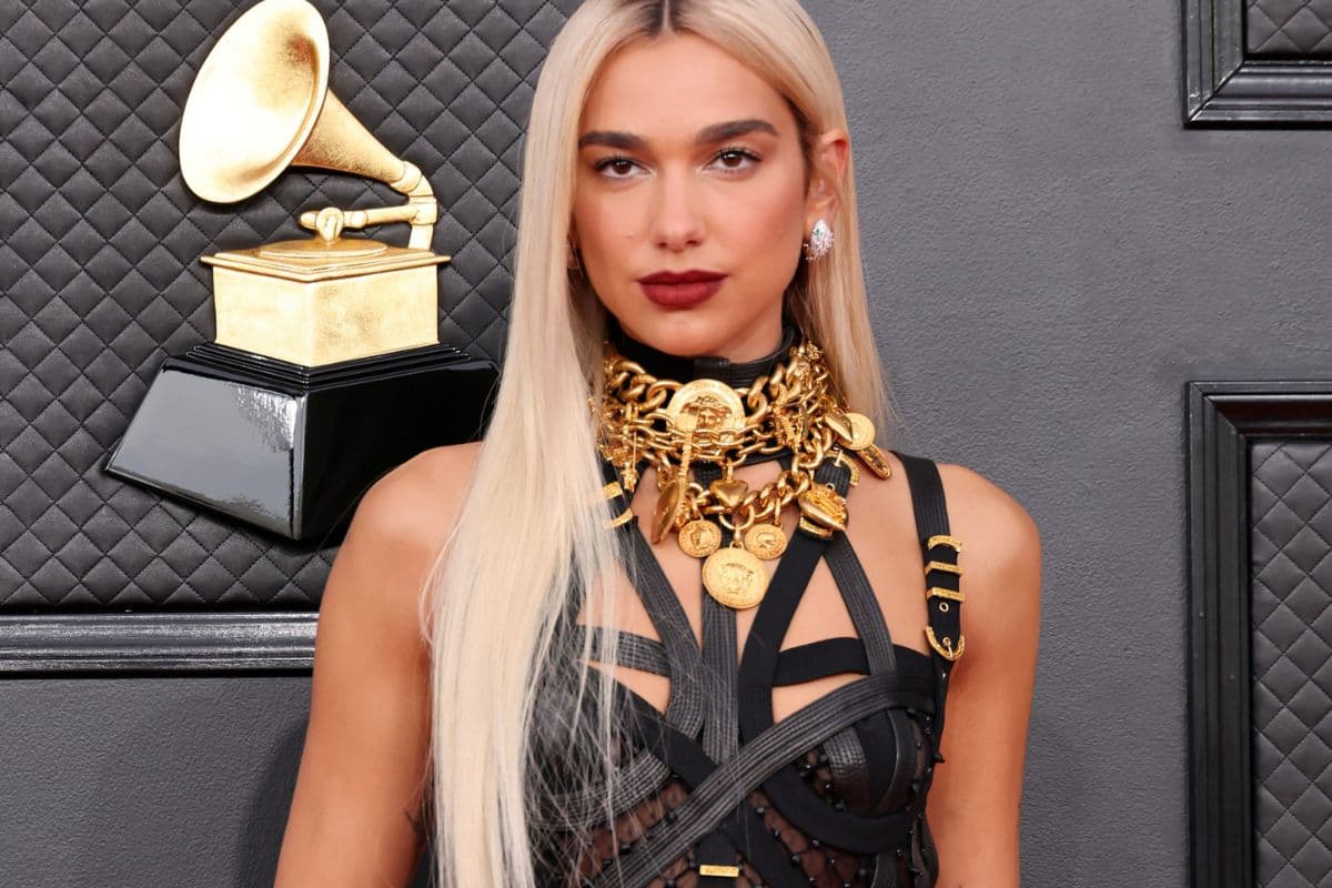Dua Lipa en los Grammy 2022