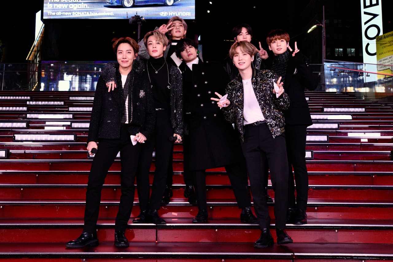 NEW YORK, NEW YORK - DECEMBER 31: BTS performs during Dick Clark's New Year's Rockin' Eve With Ryan Seacrest 2020 on December 31, 2019 in New York City. (Photo by Eugene Gologursky/Getty Images for Dick Clark Productions )
