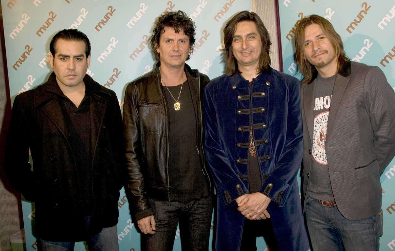 Incluso hubo una disputa legal entre ambos músicos por el nombre de Caifanes (por eso Saúl tuvo que usar el de Jaguares) y tocaron su último show en 1995 para una larga separación. Tuvieron que pasar 15 años para que Saúl Hernández y Alejandro Marvochich volvieran a trabajar juntos, finalmente regresando a los escenarios en el Vive Latino de 2011, realizando varios shows y lanzando música nueva en el 2019 con una canción llamada “Heridos”.