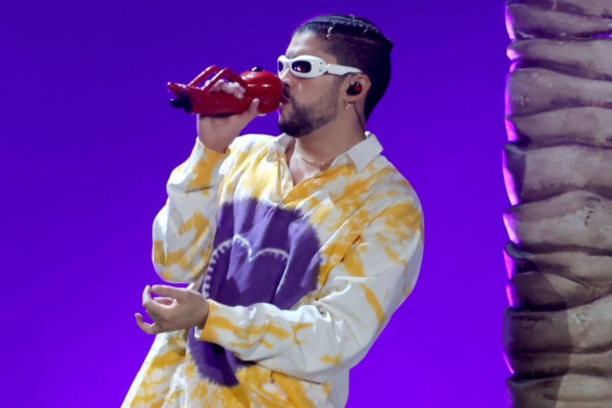 Bad Bunny es reconocido artista del año en Apple Music