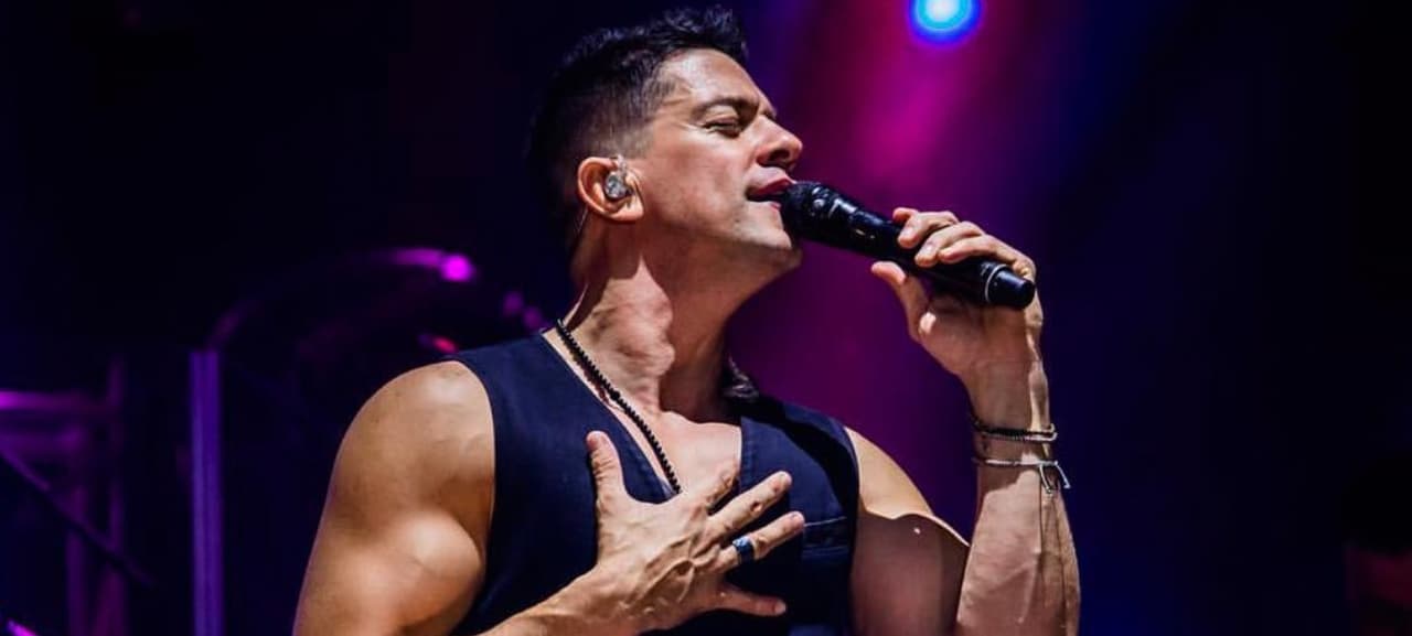 El cantante lanza su primera canción en tres años