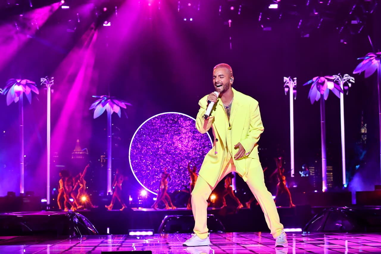 Maluma es el siguiente en la lista con 12 nominaciones y entre los premios que se puede llevar están: Artista Premio Lo Nuestro Del Año, Álbum Del Año, Canción Del Año y Remix Del Año.