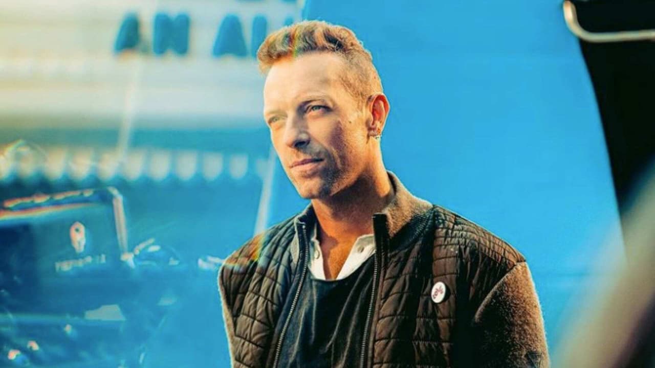 Captan a Chris Martin pidiendo recomendaciones de canciones mexicanas