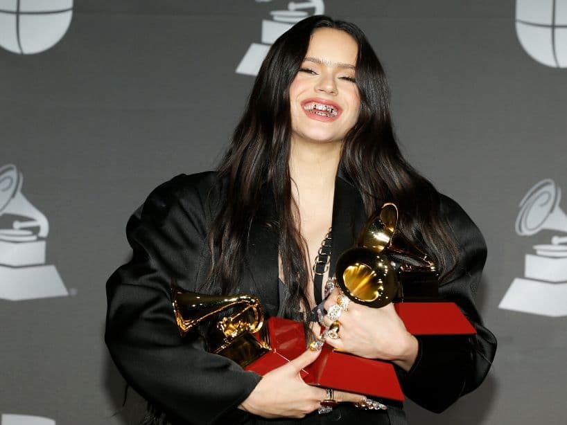 Este año, la cantante ganó cinco premios en los Latin Grammy, incluyendo Álbum del Año por “El Mal Querer”.