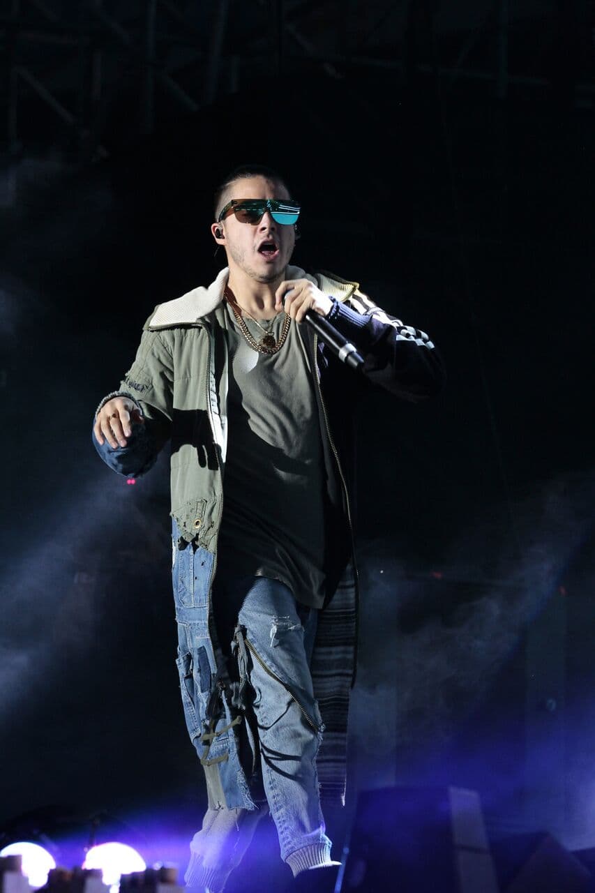 En su aparición en el concierto de los 25 años de Telehit hizo suspirar a las Bautisters.