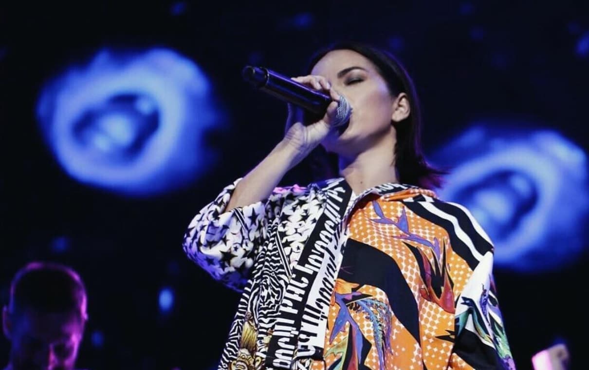 Inna, desde Rumania hasta el escenario de #Telehit25Años
