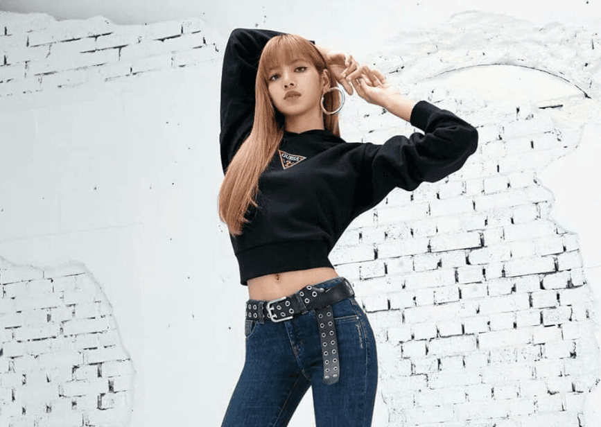 A diferencia de sus compañeras, Lisa es la única integrante de origen tailandés.