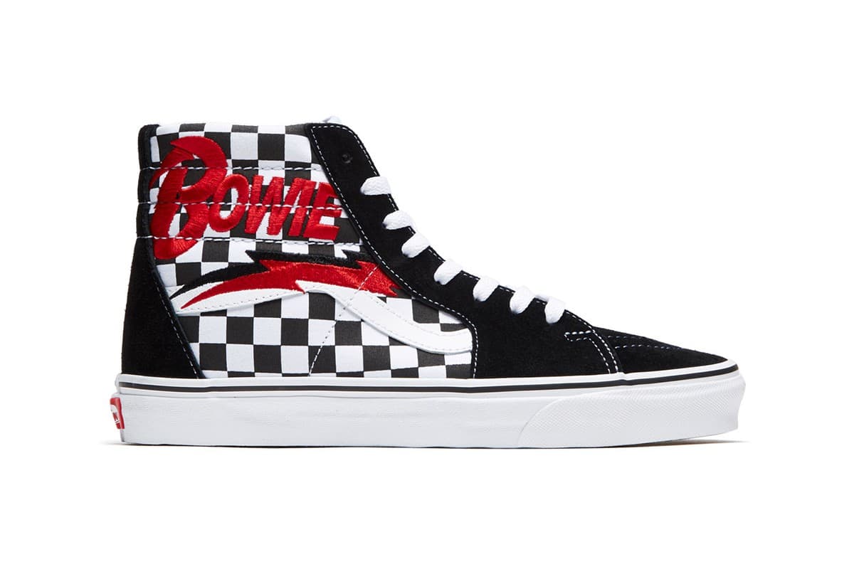 El modelo 
<b>Sk8-Hi </b>está inspirado en su famoso alter ego 
<b>Ziggy Stardust</b> para su diseño, mostrando un bordado del icónico relámpago pintado en el rostro de Bowie para la portada de 
<b>"Aladdin Sane"</b>.