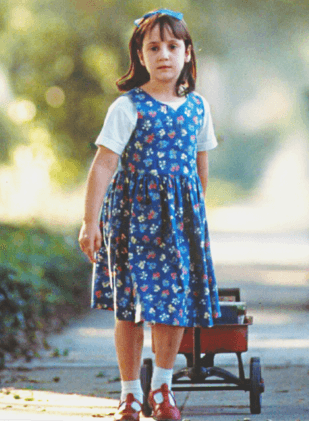 Sin embargo, pese a ya haber salido en dos películas que generaron mucho en taquilla, su verdadero salto a la fama fue gracias a 
<i>Matilda, </i>la cual se estrenó en 1996.
<br>
<br>A los 9 años de edad se convirtió en la estrella infantil favorita de Hollywood.