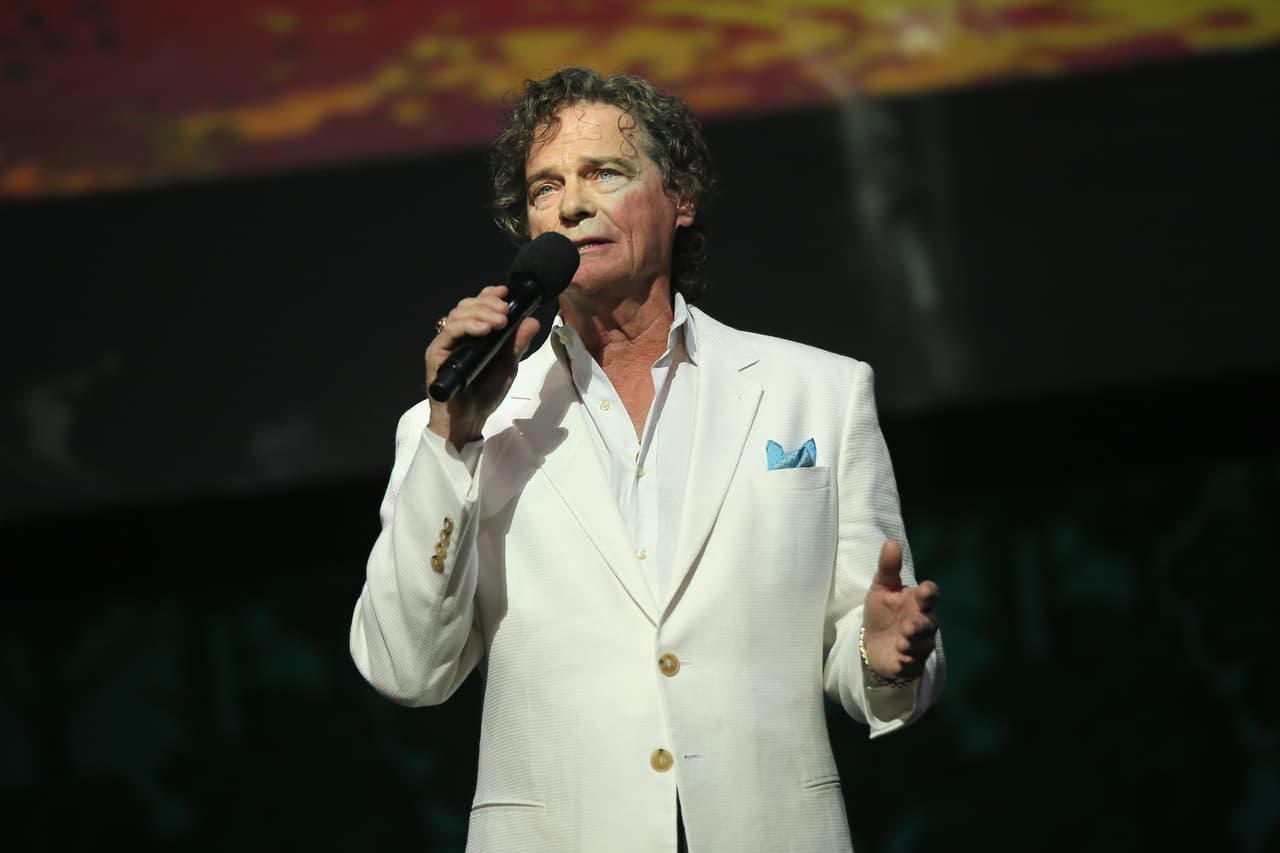 HOLLYWOOD, CA - MAY 14: Recording Artist B. J. Thomas performs onstage during the SeriousFun Children's Network 2015 Los Angeles Gala: An Evening Of SeriousFun celebrating the legacy of Paul Newman on May 14, 2015 in Hollywood, California. (Photo by Mike Windle/Getty Images for SeriousFun Children's Network)