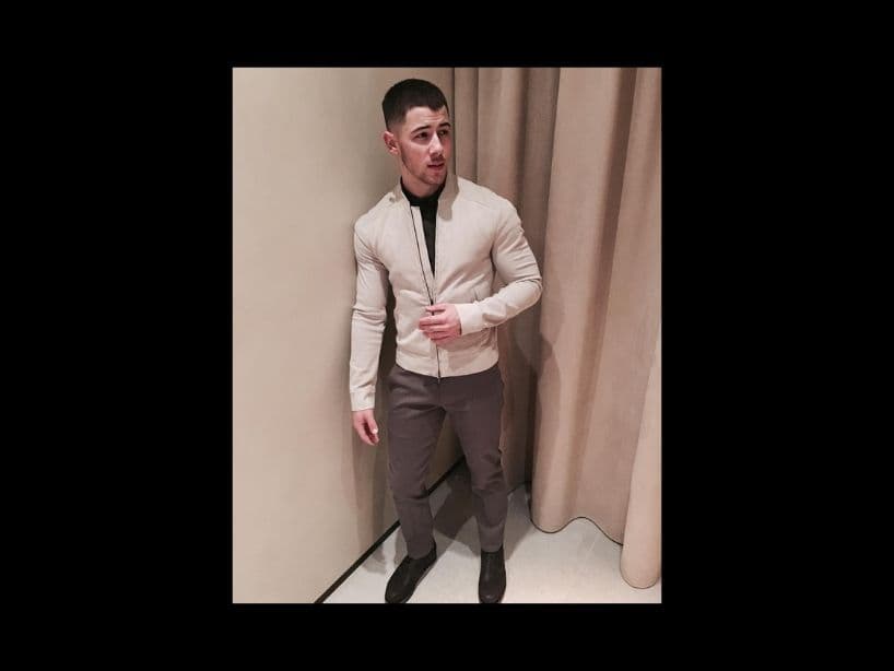 Una de las cosas más raras que le ha pasado es que el papá de uno de sus fans se metió a su camerino, se comió su cena y luego se fue sin que nadie se diera cuenta en ese momento.