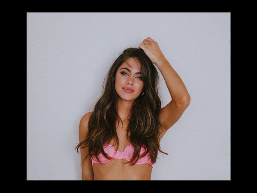Tini Stroessel es actriz, modelo y cantante argentina, conocida por el personaje de “Violeta Castillo” en la serie de Disney Channel Latinoamérica, Violetta.