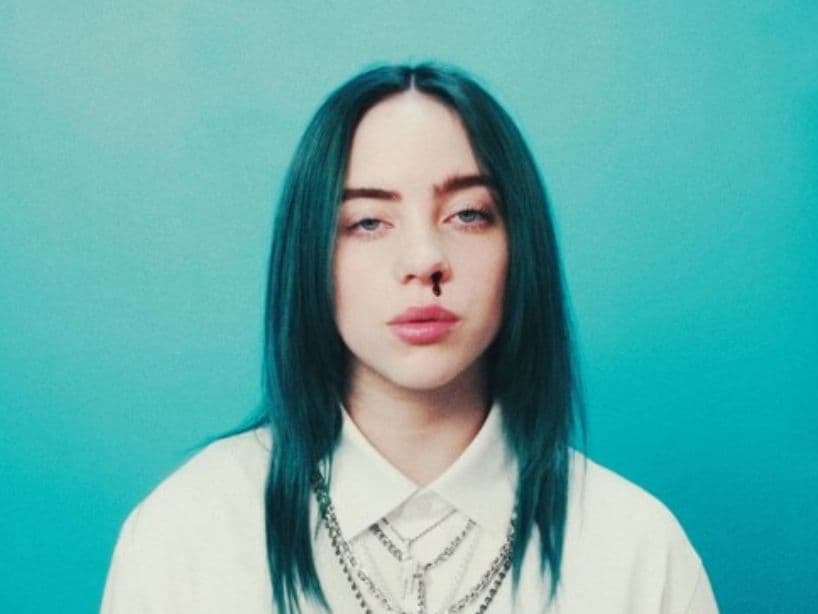 Este año, muchas personas han tomado como referencia el look y personalidad de Billie Eilish para convertirlo en un disfraz de Halloween.