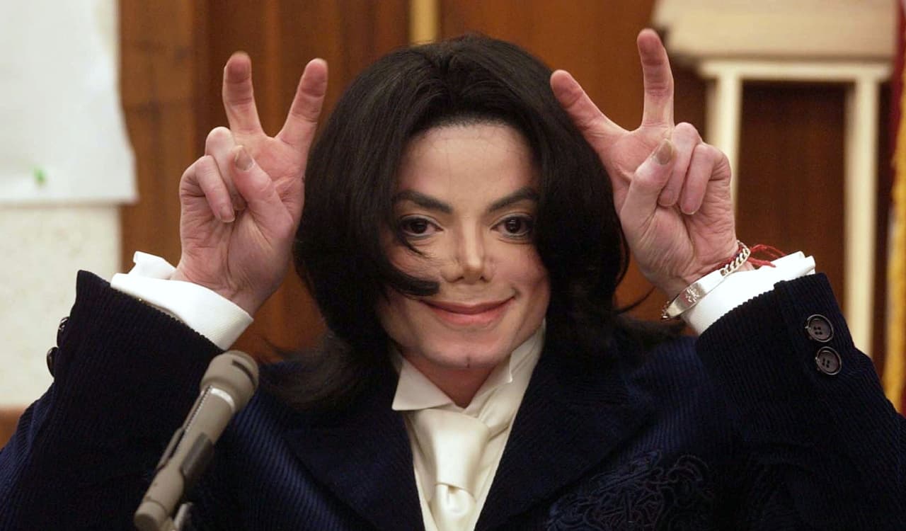 Michael Jackson en la corte de Santa Maria Superior, en Santa Maria, California, 2003