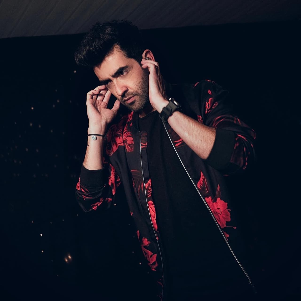 Alejandro González promociona su nuevo tema ‘Lo admito’