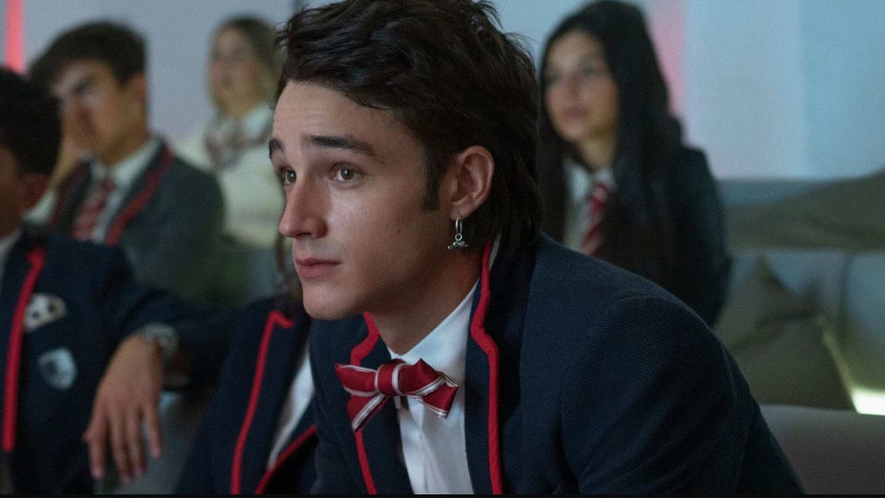 Pol Granch de 'Élite' sorprende al cantar a capella éxito de Alex Ubago