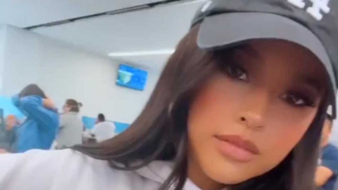 Becky G es la más fan de J-hope de BTS y usa su sudadera con amor