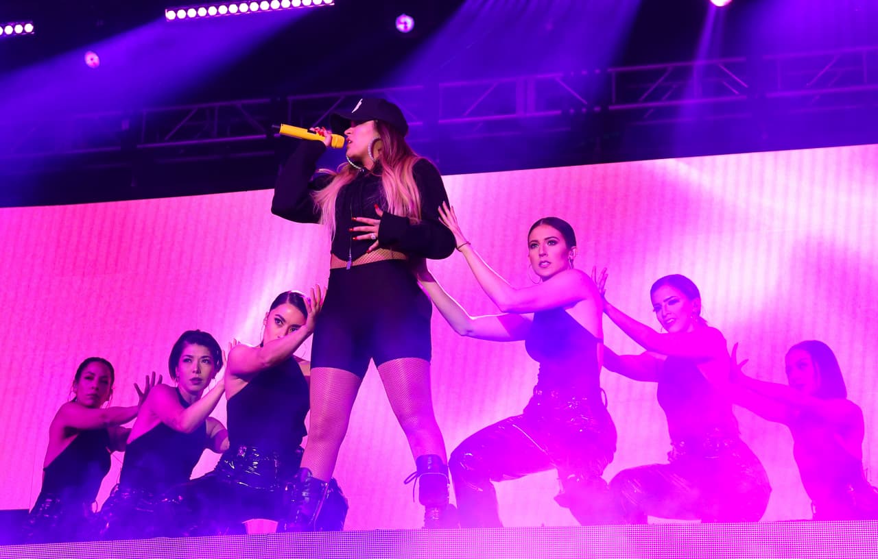 La intérprete se presentó a las 19:30 horas en el escenario Popland y rompió con los estereotipos de un festival al hacer sonar el género urbano por el que es famosa.