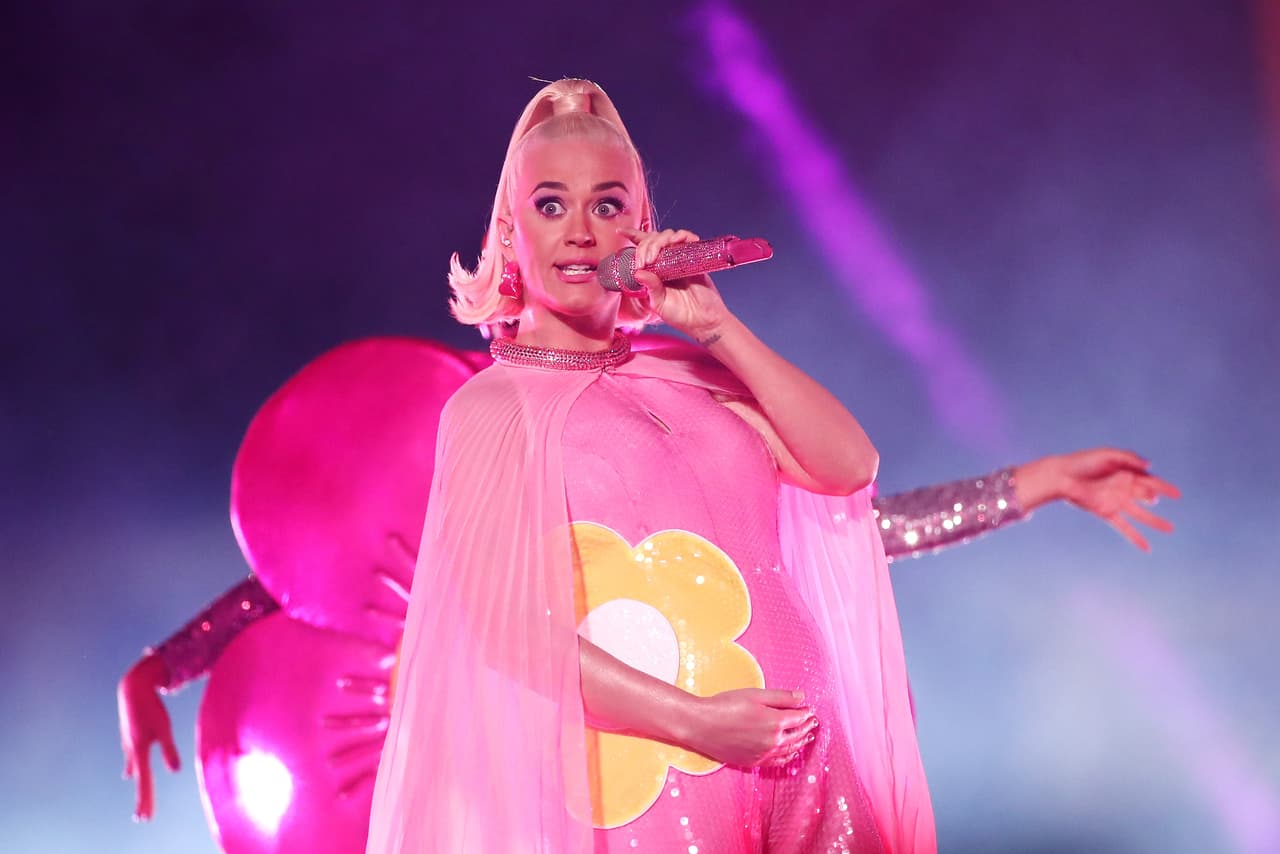 La hija de Katy no tarda en nacer. La intérprete dijo en una entrevista con Hits Radio que había apodado a su bebé "Kicky Perry", por la palabra kick, que en español significa patear.
