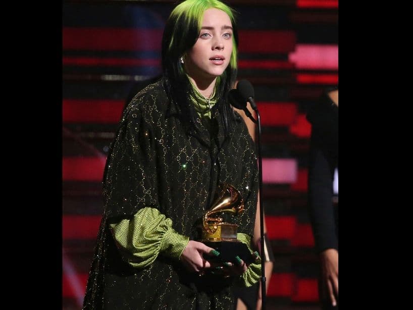 La intérprete subió diversas veces al escenario para recibir los Grammy por Mejor Nuevo Artista, Grabación del Año y Canción del Año junto a su hermano Finneas O’Connel por "Bad Guy", y Album del Año por “When We All Fall Asleep, Where Do We Go?”.