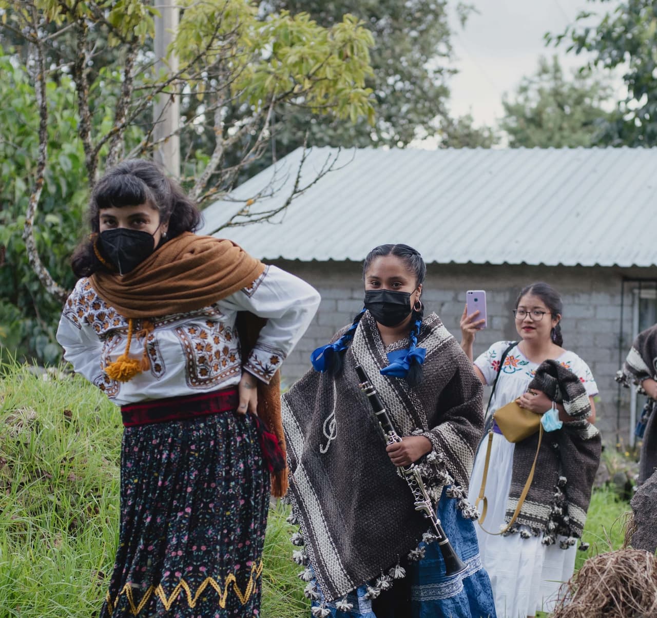 Mon Laferte estrena 'Se Va la Vida', un minidocumental desde la Sierra Norte de Oaxaca