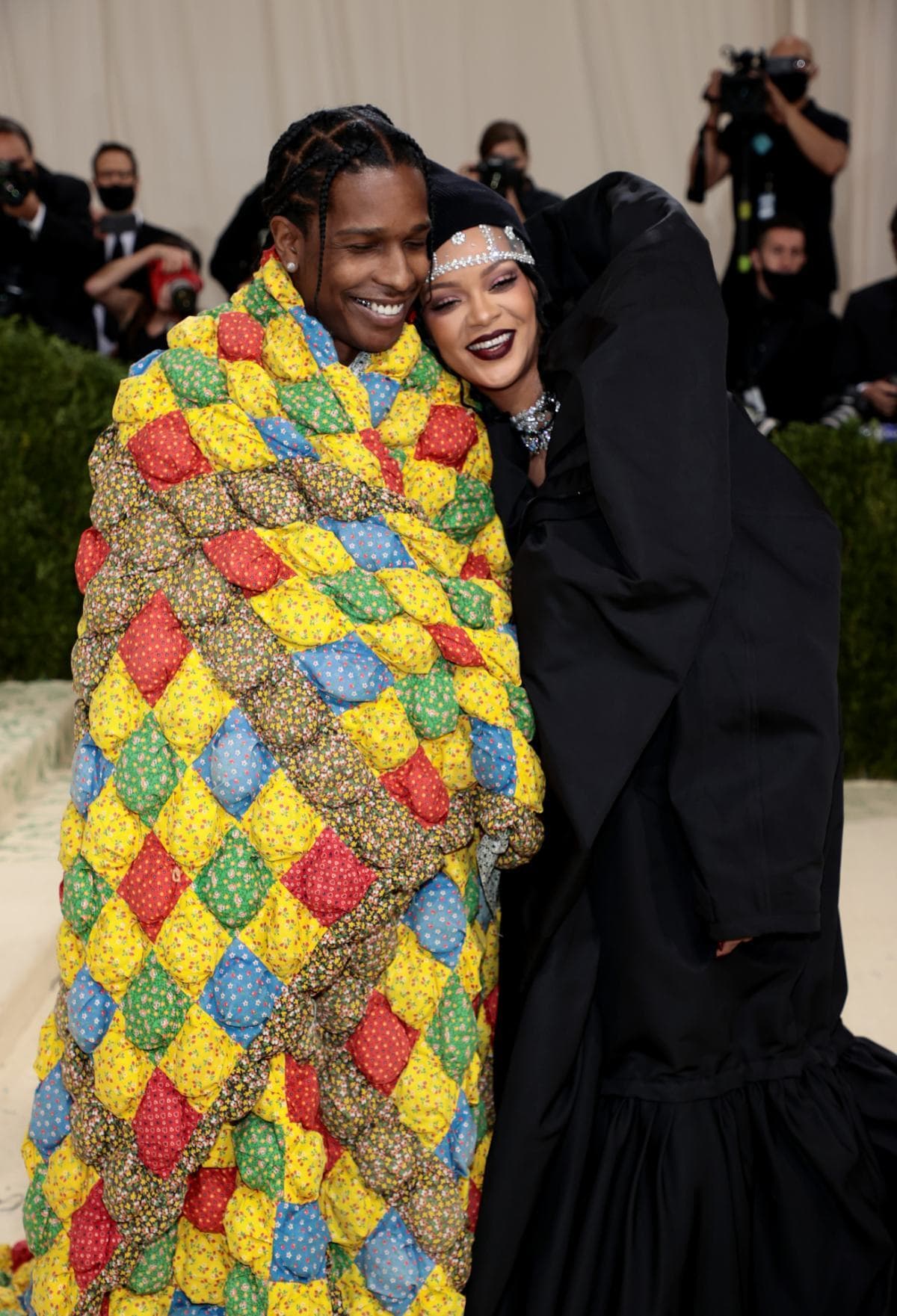A$AP Rocky y Rihanna en la MET Gala 2021.