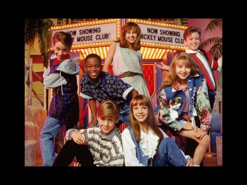 Marque “Tate” Lynch Jr fue miembro del Club De Mickey Mouse, en los 90, al mismo tiempo que Britney Spears, Justin Timberlake, Ryan Gosling y Christina Aguilera también protagonizaban el programa.A los 34 años fue encontrado muerto en su departamento en Nueva York, meses después se supo que el actor padecía de alcoholismo.